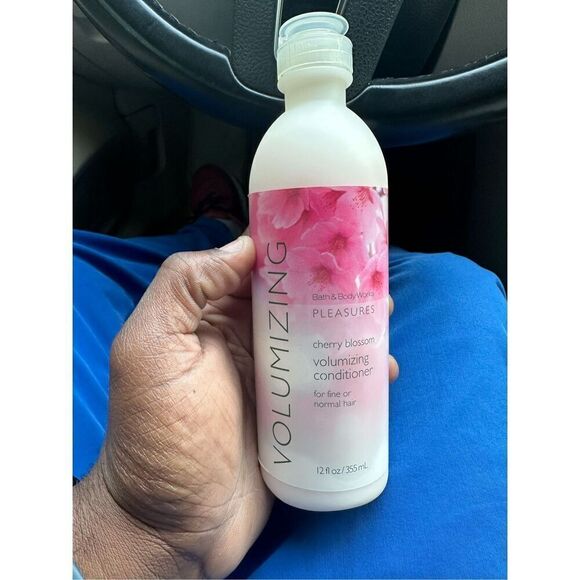 Bath Body Works CHERRY BLOSSOM Volumizing Conditioner, Full size, 12 oz, NEW - Picture 1 of 5